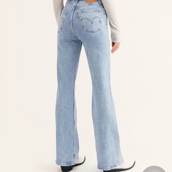Levi’s Ribcage Flare - Picture 3 of 5